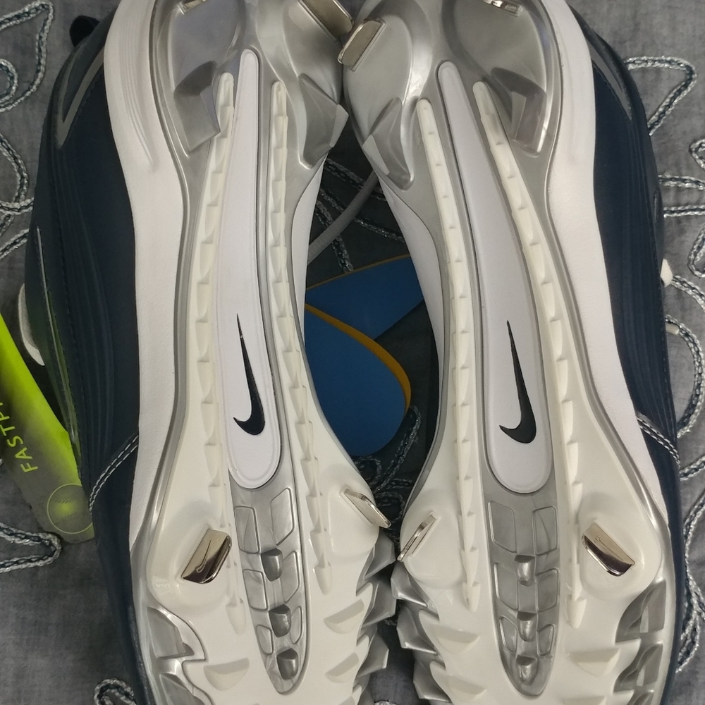 💥NWT💥 Ladies Nike Baseball Cleats - Picture 3 of 8